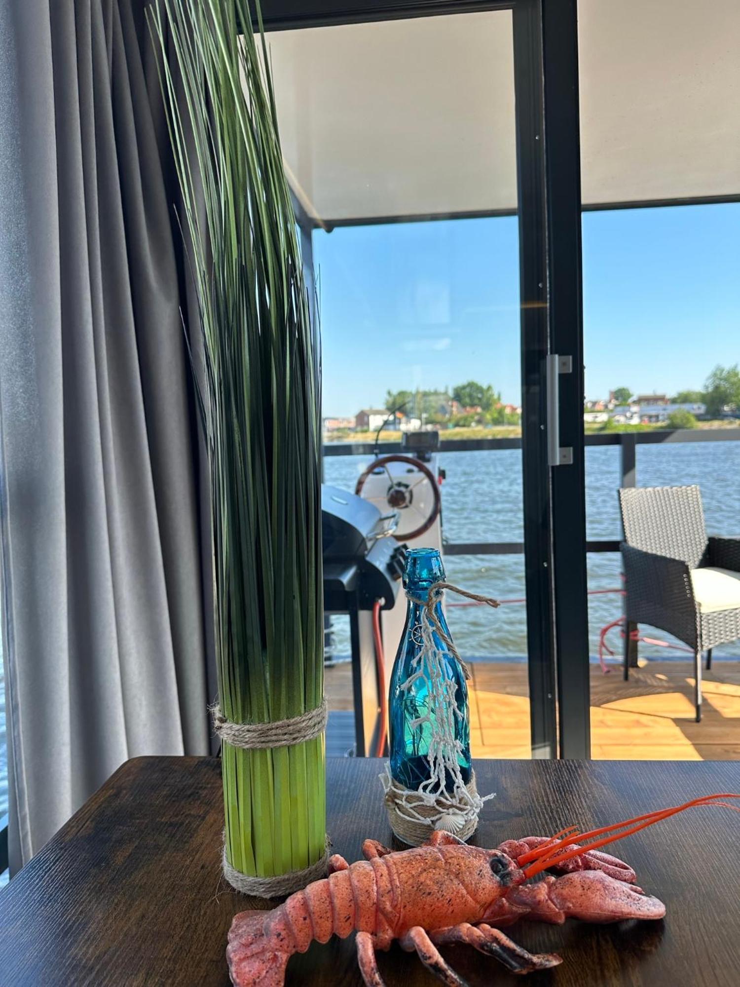 شقة Premium Hausboot Trave Traum لوبيك المظهر الخارجي الصورة
