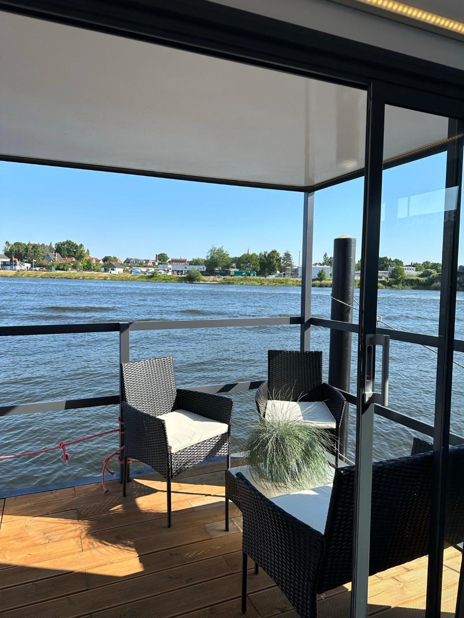 شقة Premium Hausboot Trave Traum لوبيك المظهر الخارجي الصورة