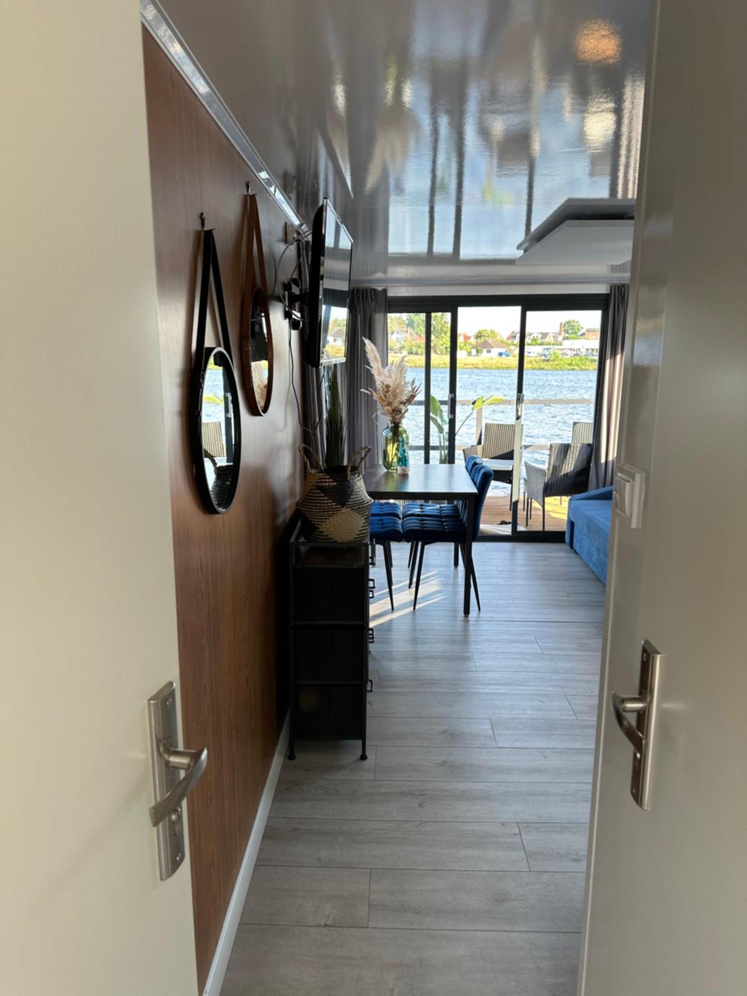 شقة Premium Hausboot Trave Traum لوبيك المظهر الخارجي الصورة