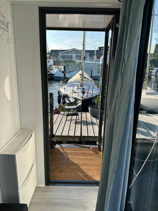 شقة Premium Hausboot Trave Traum لوبيك المظهر الخارجي الصورة